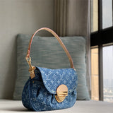  Clean-Lined everyday bag front view 13