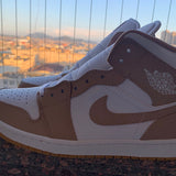 Nike Men's & Women's Luxury Low-Top Trainers — Style 189 interior view