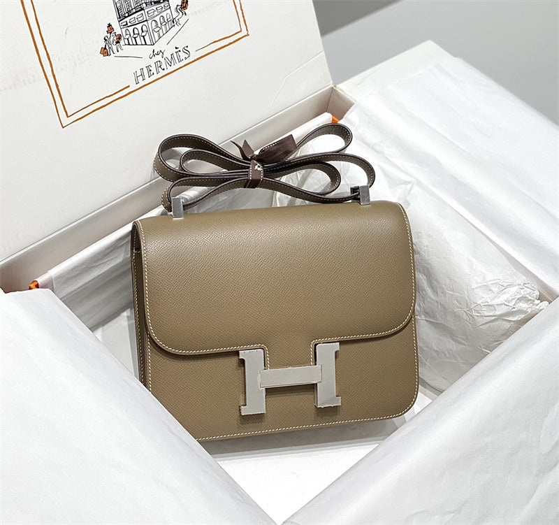 Streamlined bag women's premium everyday handbag