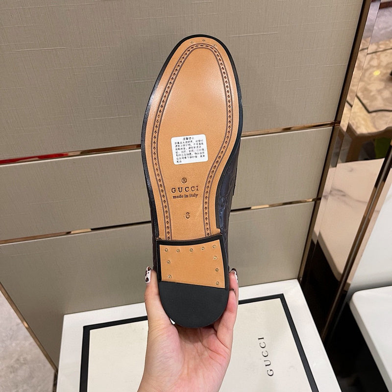 Side profile of Gucci all-black sneakers cushioned comfort fit