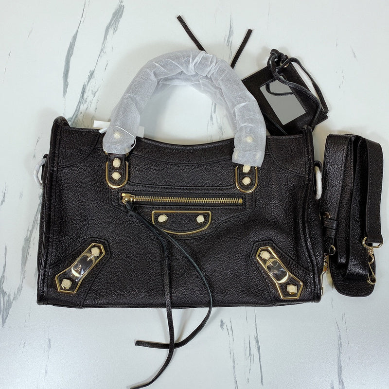 Zivas Charm Effortless Sophistication Fashion Handbag (Refined Modern Silhouette) – Lifestyle Shot