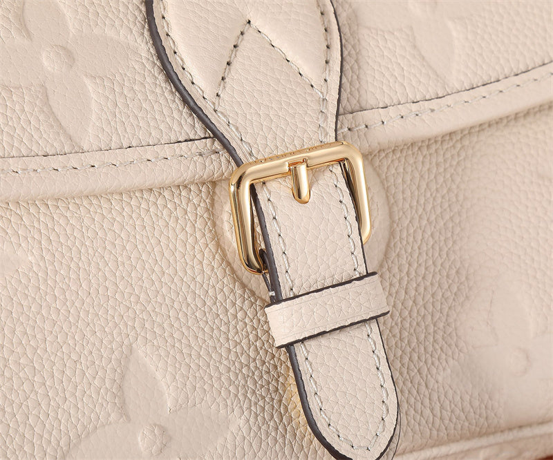  effortless shoulder bag detail view showing craftsmanship 8