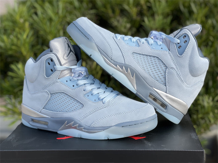 Nike Men's & Women's Iconic Street Trainers — Style 251 front view