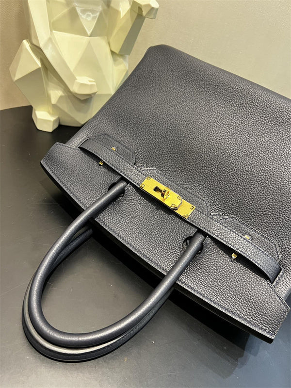  classic carryall bag styled with outfit