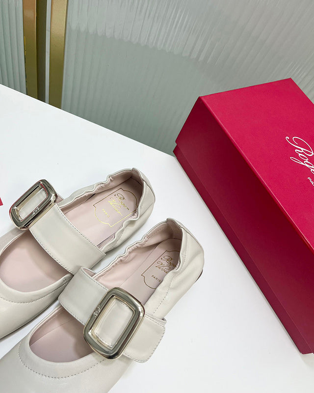 Close-up detail view of Roger Vivier luxury piece style No.082