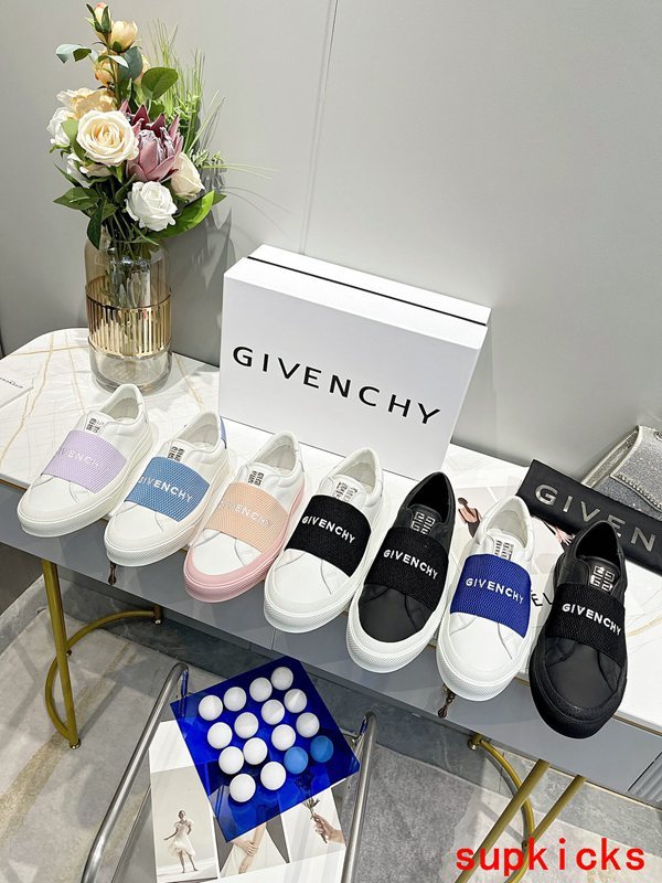 Givenchy shoes Style 040 - logo and branding close-up