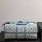  Elegant handbag carried on shoulder