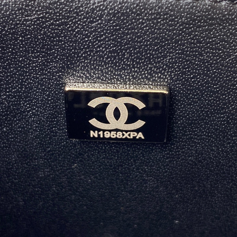  handbag, compact everyday style, image 3
