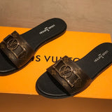 Texture and finish detail of Louis Vuitton luxury piece style No.079