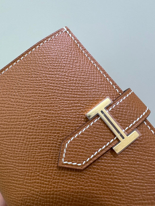 Smart bag shown from front angle