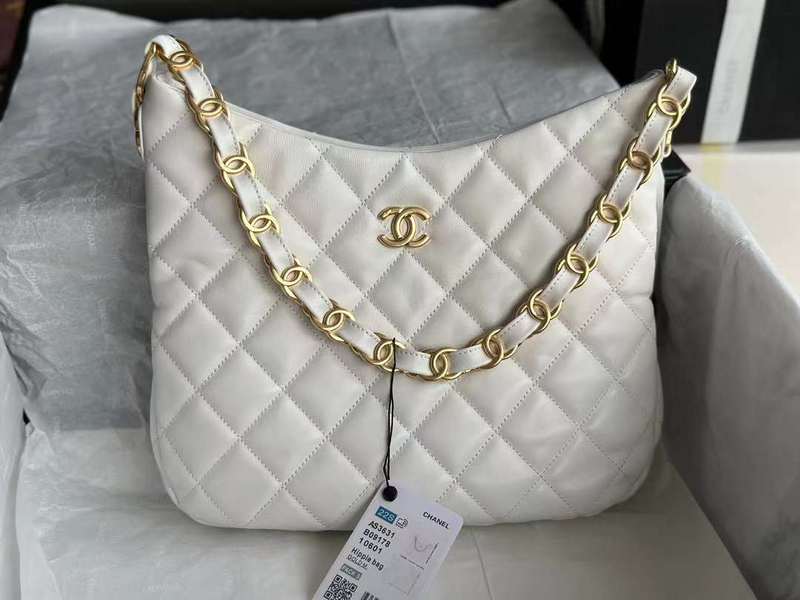 Zivas Charm Chic Craftsmanship Everyday Handbag (Modern Wardrobe Staple) – Front View