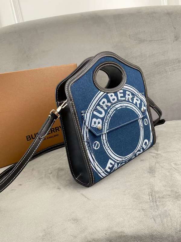 Ziva's Charm handbag – close-up view (one versatile size)