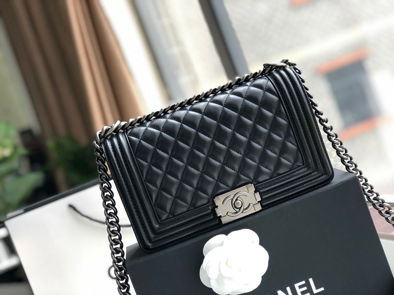  women's handbag, mid design, view 1