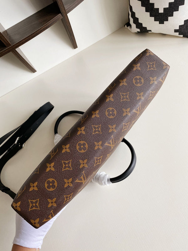 Side profile of classic sleek women's handbag – women's everyday handbag