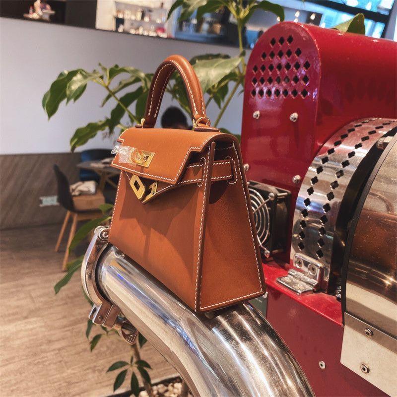  refined carryall bag detail view showing craftsmanship