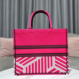 Styled lifestyle shot of polished modern women's handbag – women's everyday handbag
