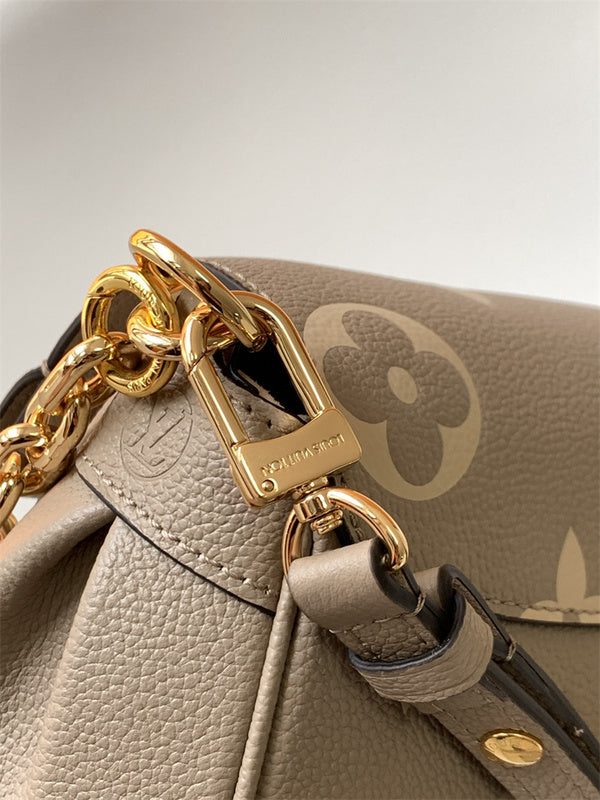  Everyday structured bag front view 7