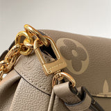  Everyday structured bag front view 7