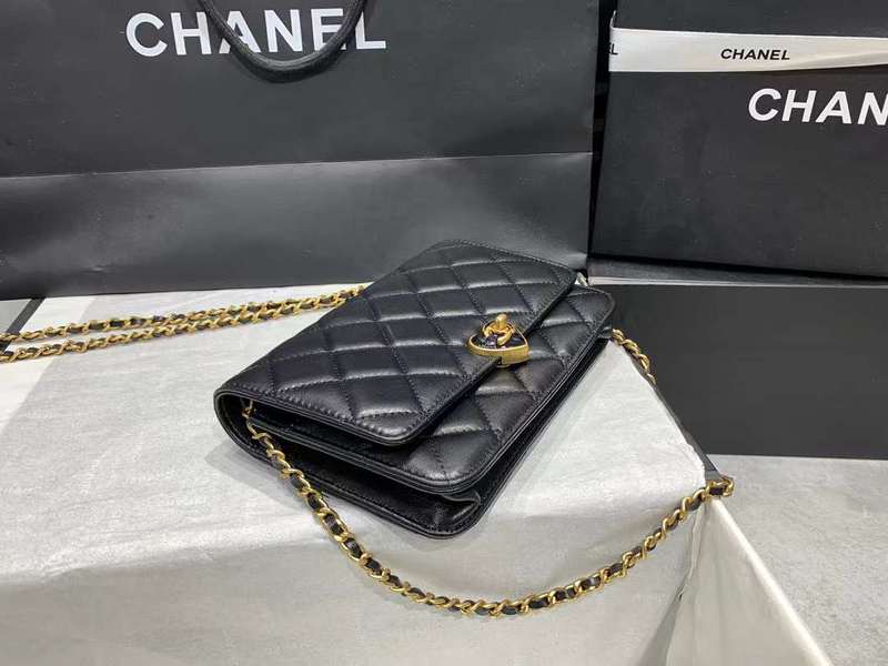 Zivas Charm Streamlined Design Luxury Handbag (Contemporary Shape Language) – Interior View