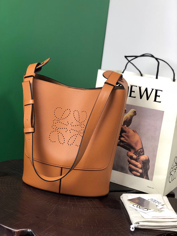 Ziva's Charm handbag – interior view (27cm*26cm*13cm)