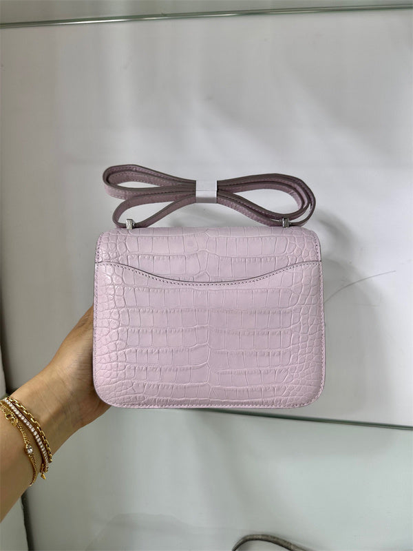  streamlined shoulder bag detail view showing craftsmanship