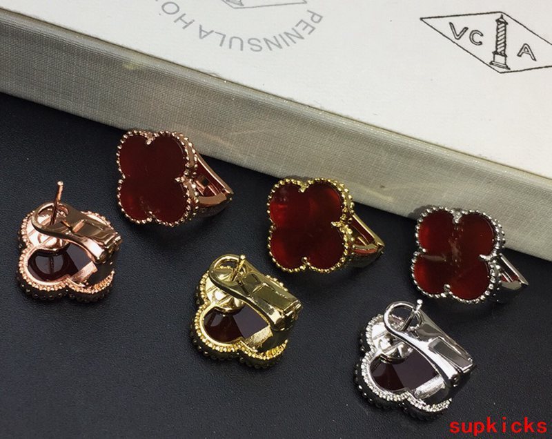 Close-up detail view of Van Cleef & Arpels unisex jewelry piece