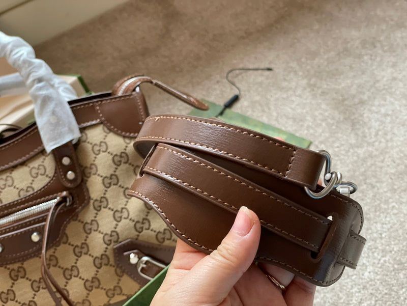 Ziva's Charm handbag – product shot (one versatile size)