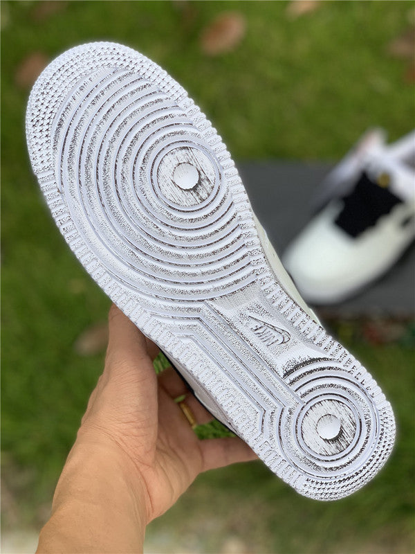 Nike Men's & Women's Luxury Fashion Trainers — Style 066 hardware detail