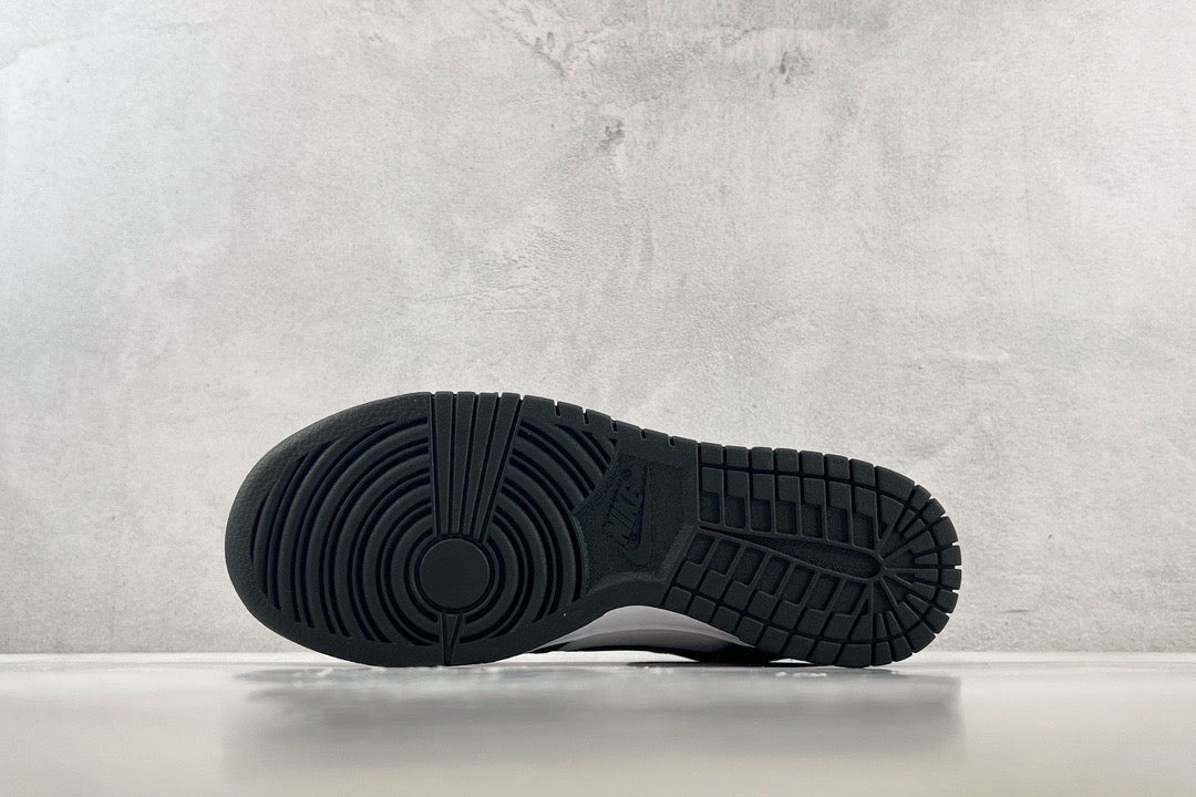 Front view of Nike Mid premium dunk mid