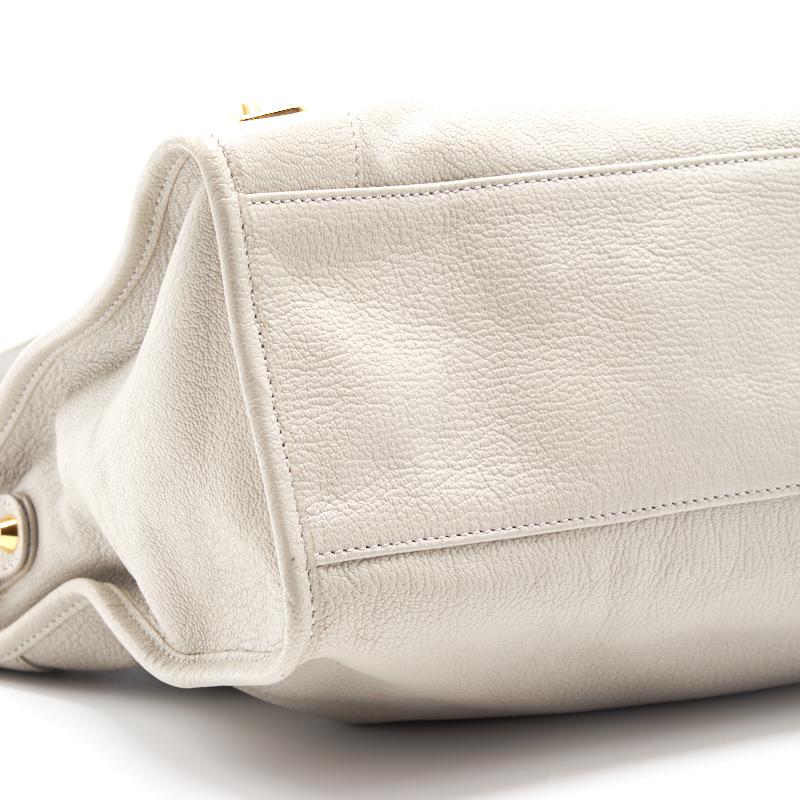 Luxar591 elegant leather Handbag close-up detail