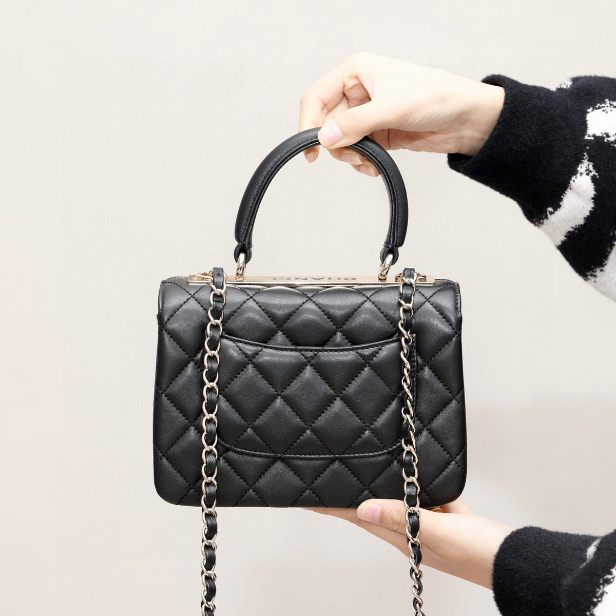 Chanel 24C Mini Trendy Bag detail shot – authentic designer craftsmanship