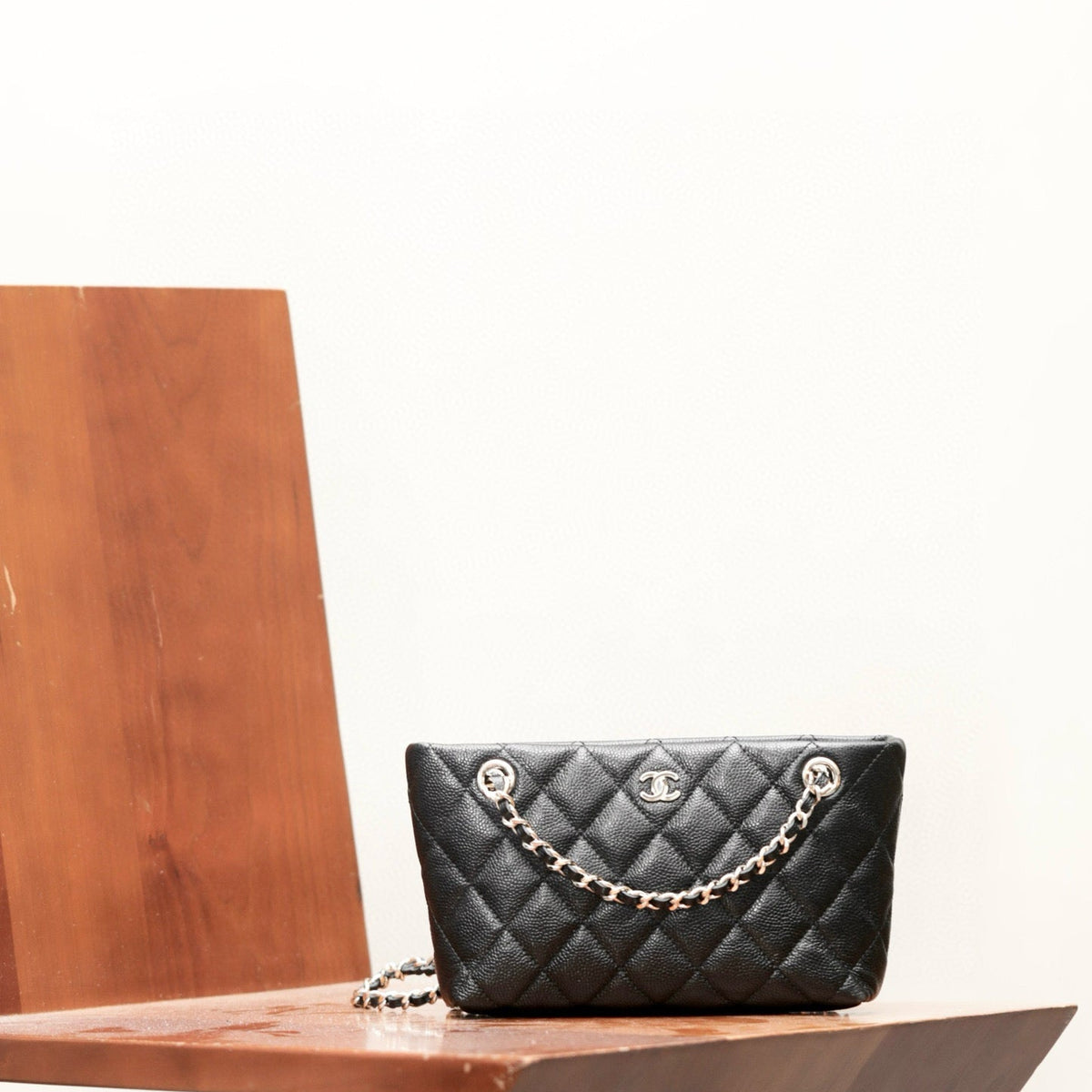 Chanel 25C Mini Tote Bag detail shot – authentic designer craftsmanship