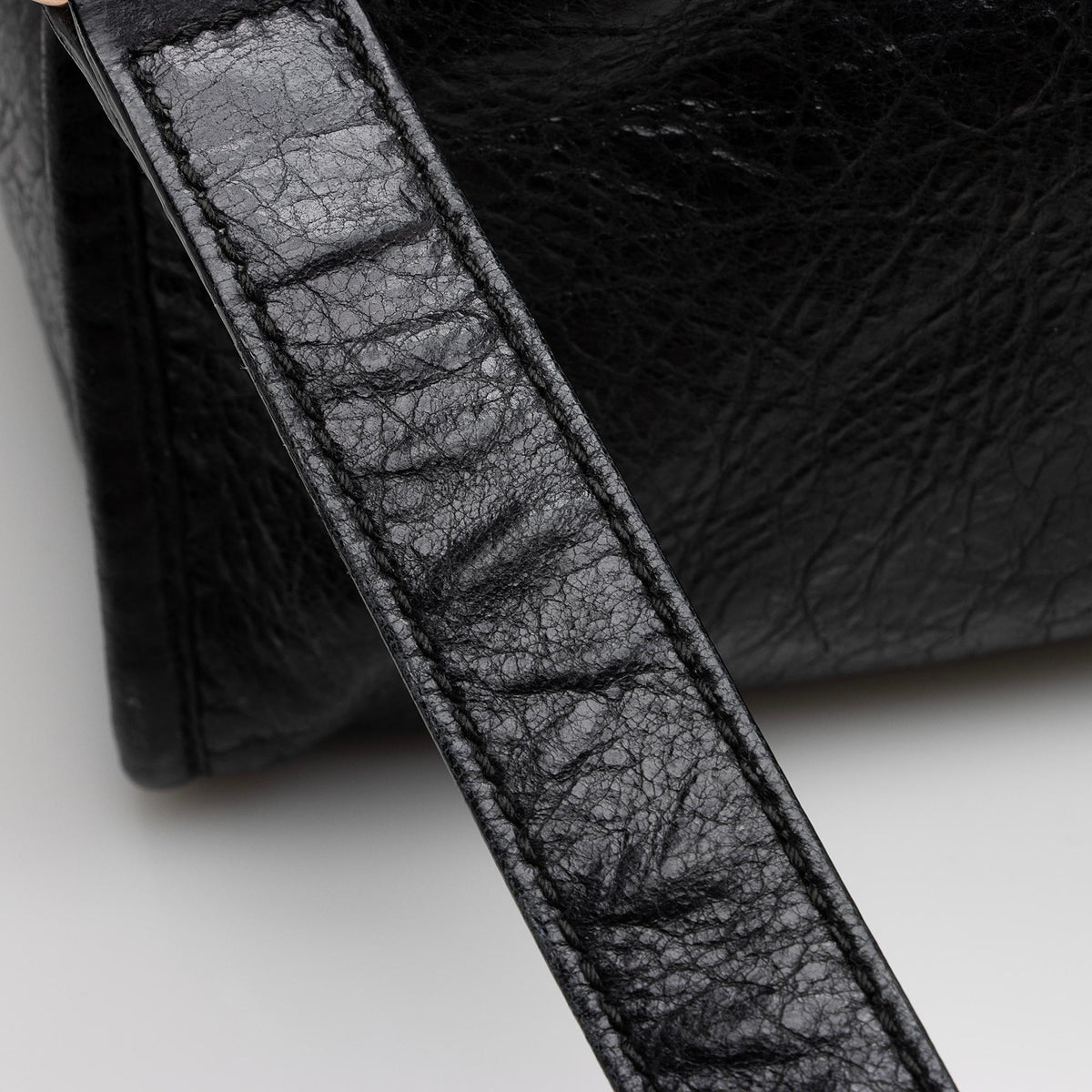 Balenciaga Chevre Giant 12 Part Time Satchel 22671 | Authentic Pre-Owned hardware detail