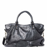 Valmontis elegant leather Handbag side view