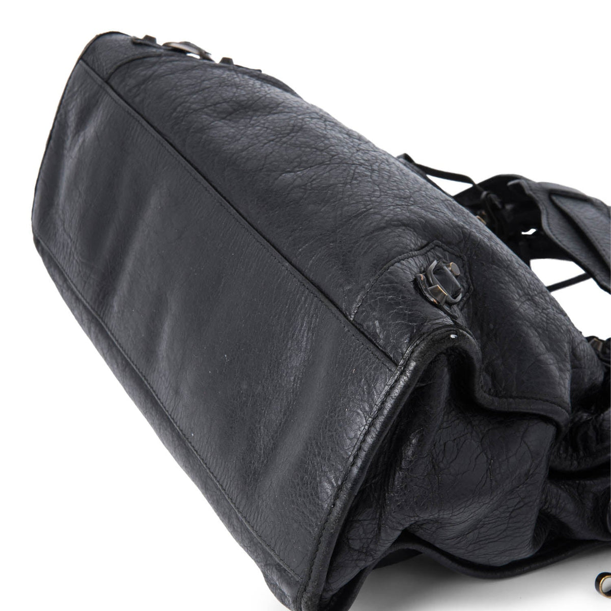 Valmontis elegant leather Handbag top view
