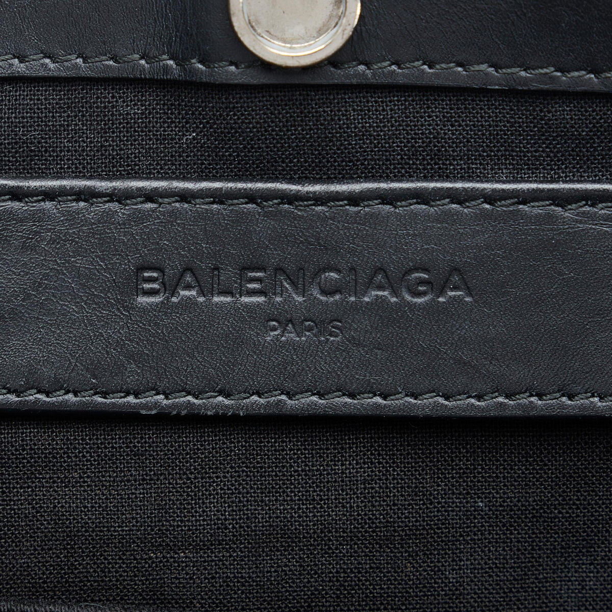 Balenciaga Navy Pochette M Crossbody xmmUMh | Authentic Pre-Owned close-up view