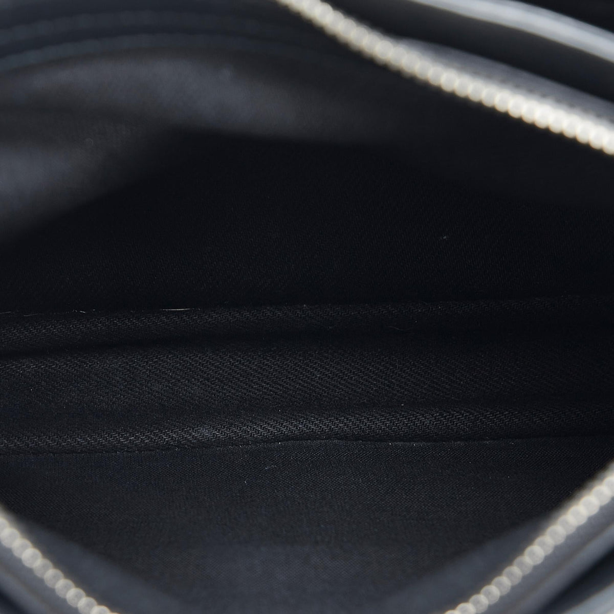 Balenciaga Navy Pochette M Crossbody xmmUMh | Authentic Pre-Owned hardware detail
