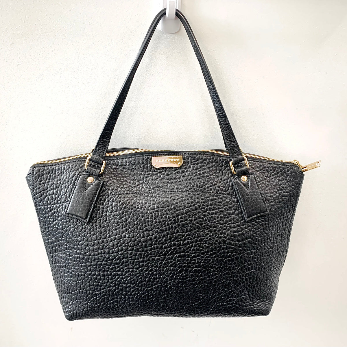 Burberry premium tote bag detail and craftsmanship close-up