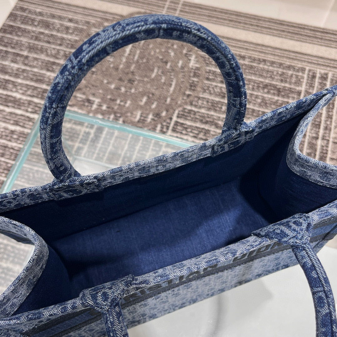 Christian Dior Medium Book Tote Bag detail shot – designer craftsmanship and quality