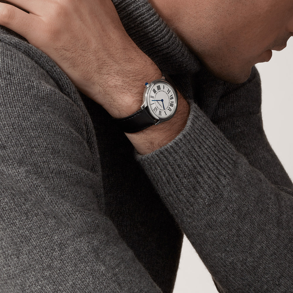 Lifestyle view of Ronde Must Steel unisex watch