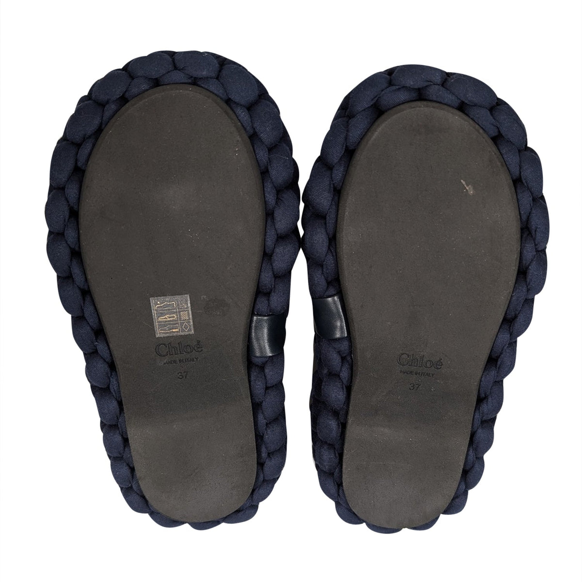 Solventoria elegant leather Slide Sandal close-up detail