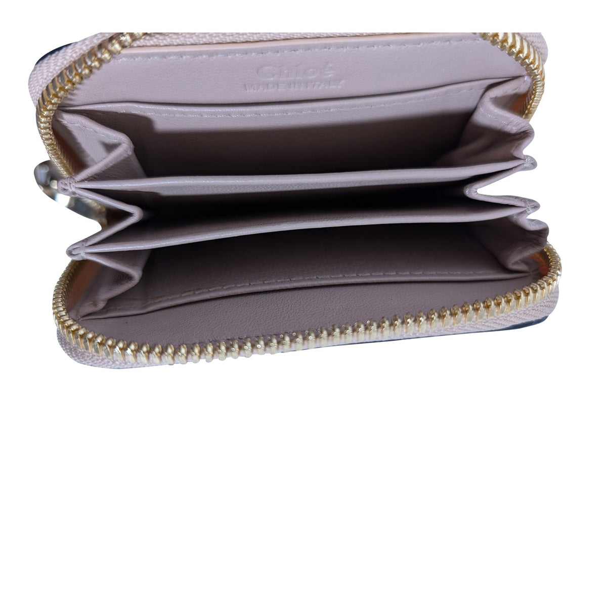 Sorvantoria4 elegant leather Wallet close-up detail