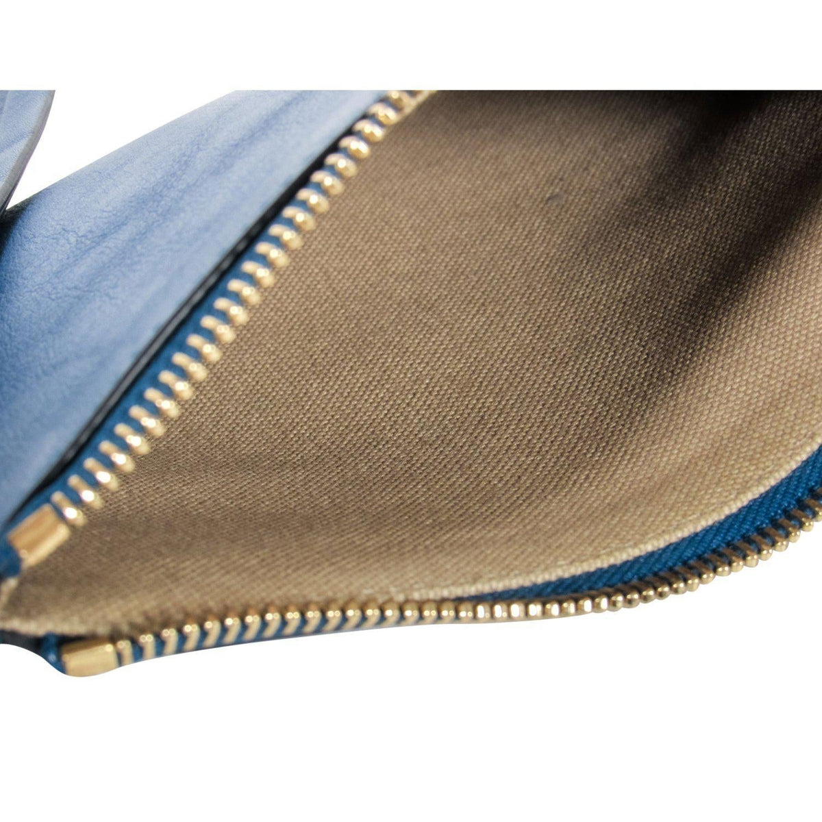 Novalique elegant leather Wristlet close-up detail