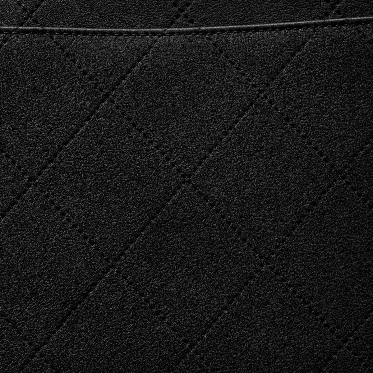 Chanel 25S Medium Bag detail shot – authentic designer craftsmanship