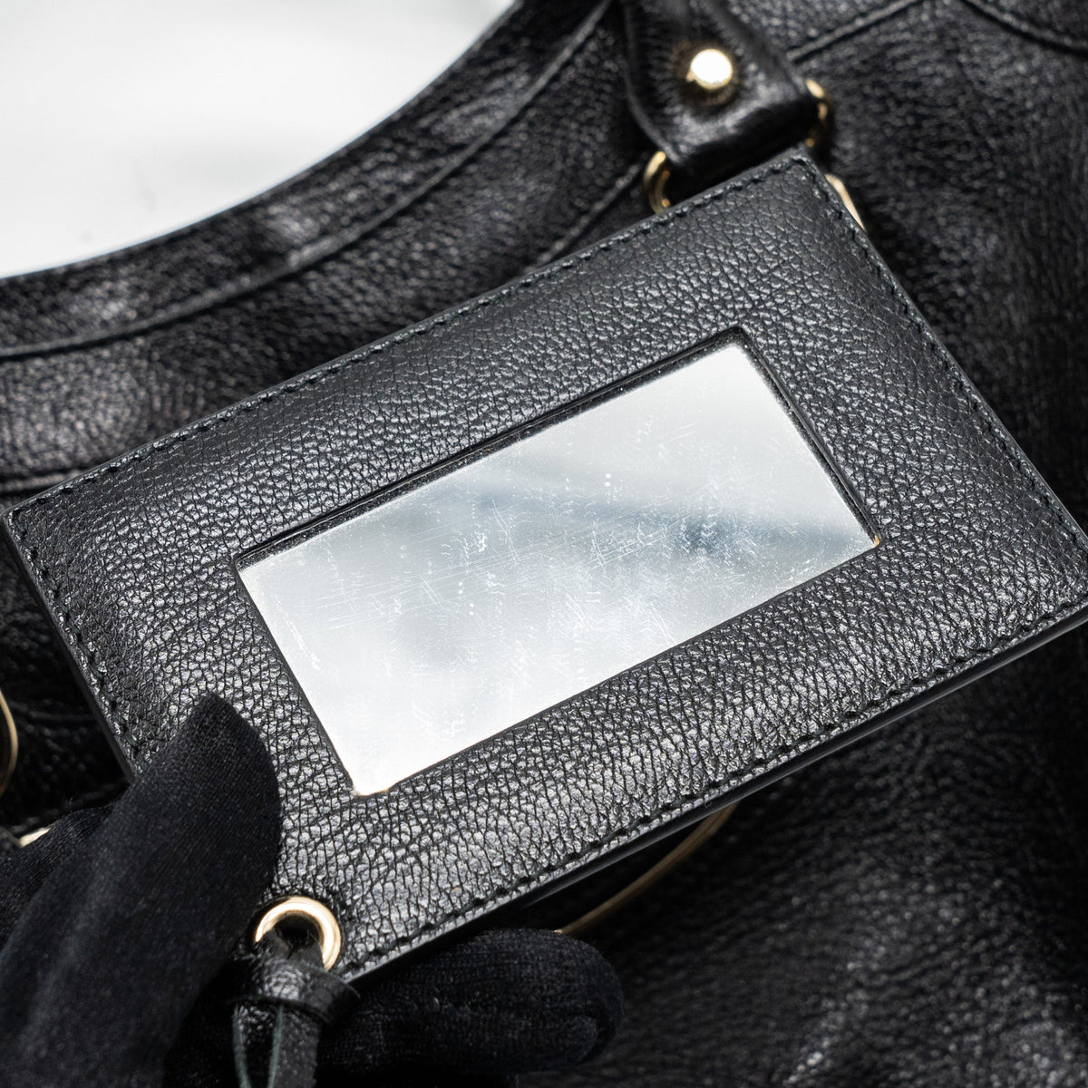 Luxar653 elegant leather Handbag close-up detail
