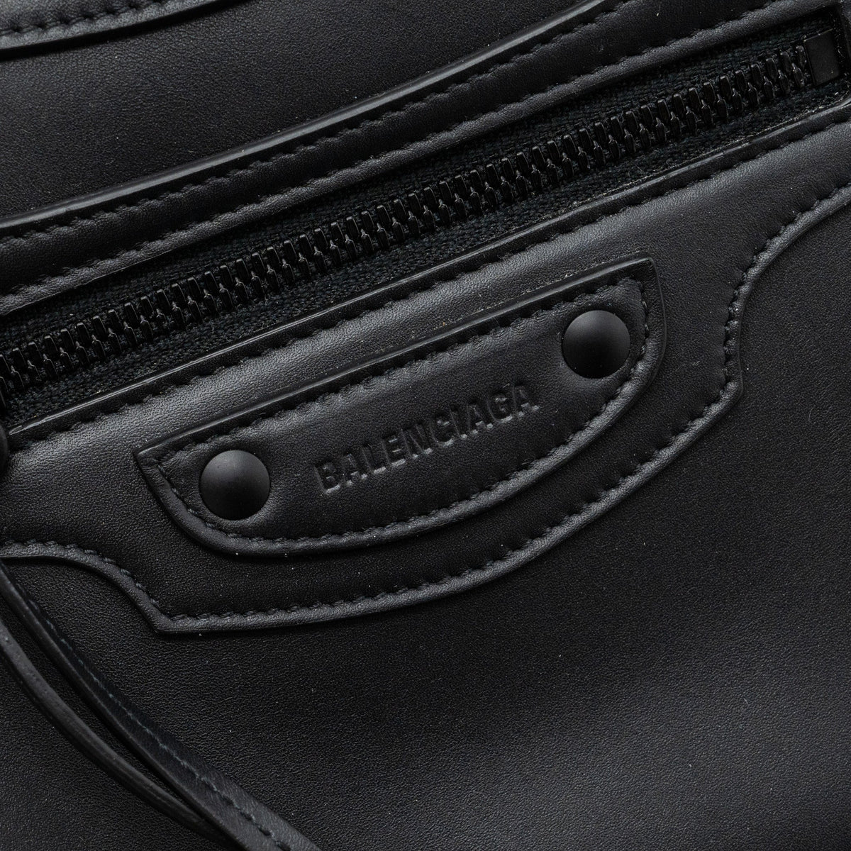 Balenciaga Neo Classic Small Handbag Calfskin Black black/ruthenium hardware | Structured Leather Handbag