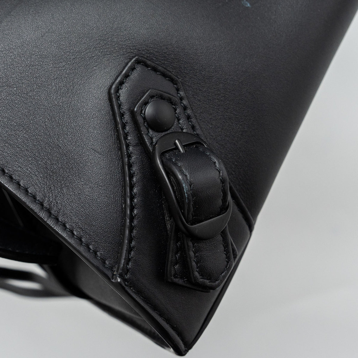 Balenciaga Neo Classic Small Handbag Calfskin Black black/ruthenium hardware | Structured Leather Handbag
