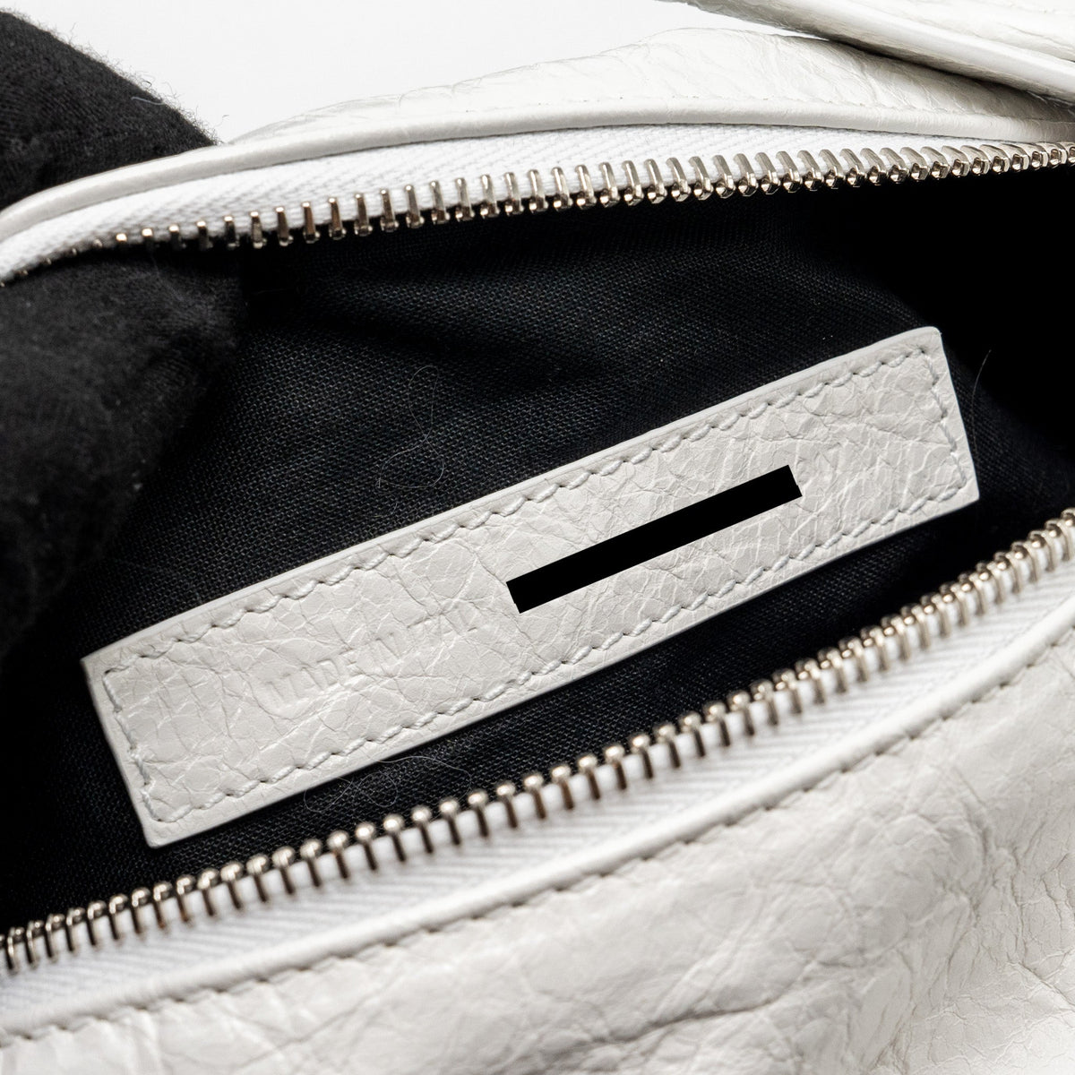 Luxar686 elegant leather Handbag close-up detail
