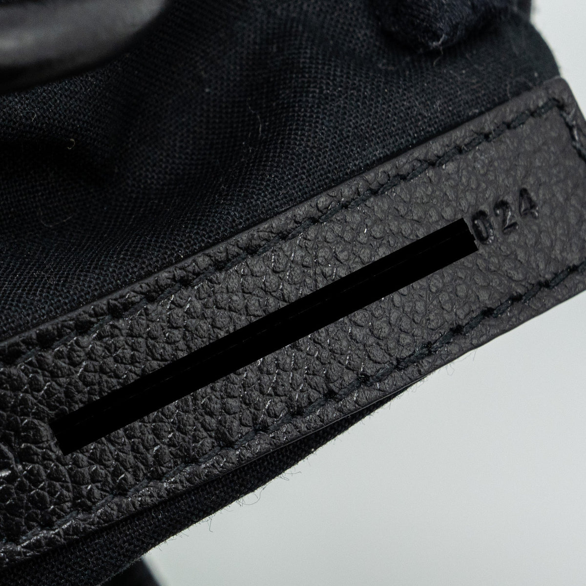 Luxar666 elegant leather Handbag close-up detail