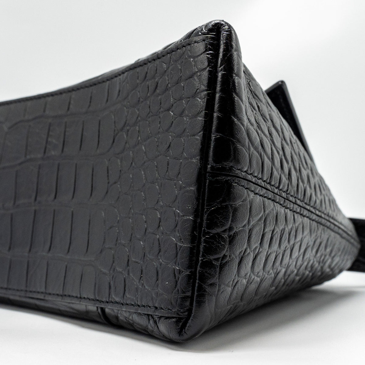 Luxar696 elegant leather Handbag top view